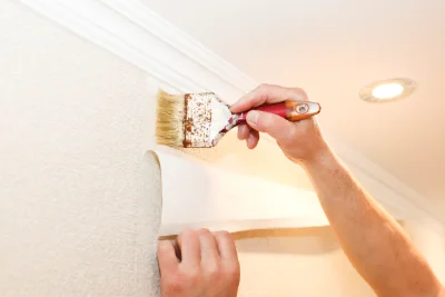 Pose de papier peint à Bannières — revêtements muraux et toiles de verre